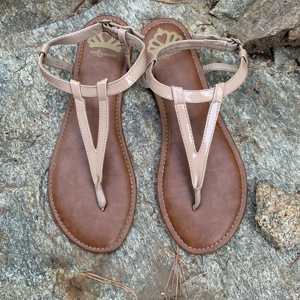 Fergalicious Tan T-Strap Sandals Size‎ 9.5 Neutral Clean Classic Basics